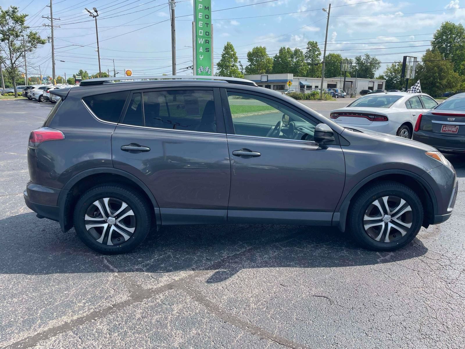 Used 2017 Toyota RAV4 LE AWD/4WD image 10