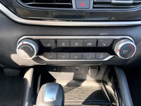 Used 2023 Nissan Altima 2.5 SR w/ SR Premium Package AWD/4WD image 32