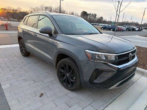 Used 2022 Volkswagen Taos SE image 3