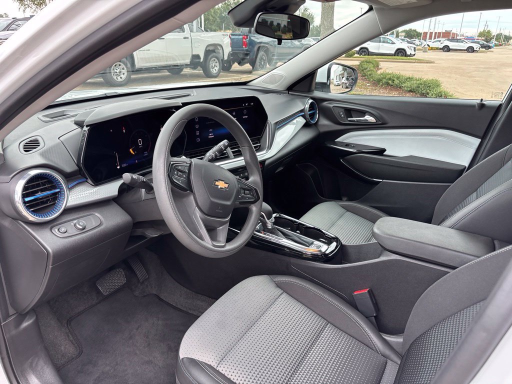 Used 2026 Chevrolet Trax LT FWD image 9