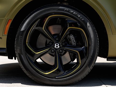 Used 2024 Bentley Bentayga image 23