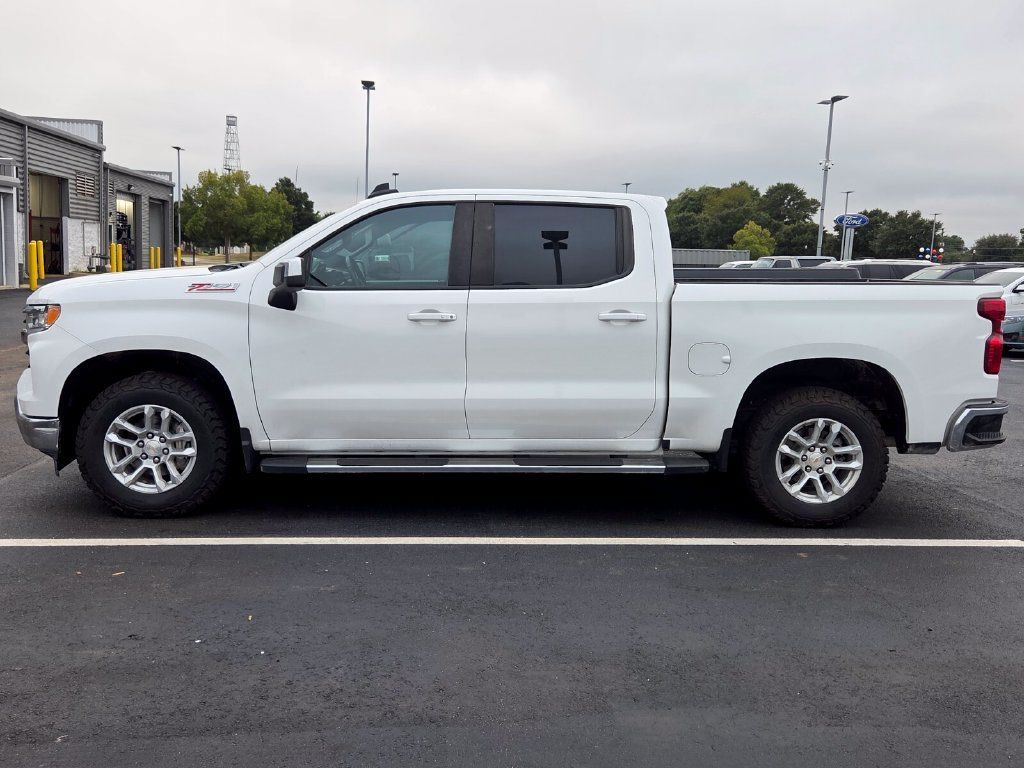 Used 2025 Chevrolet Silverado 1500 LT AWD/4WD image 2