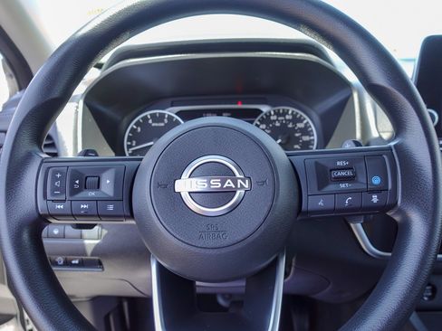 Used 2024 Nissan Rogue SV FWD image 13