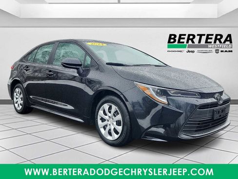 Used 2024 Toyota Corolla LE image 1