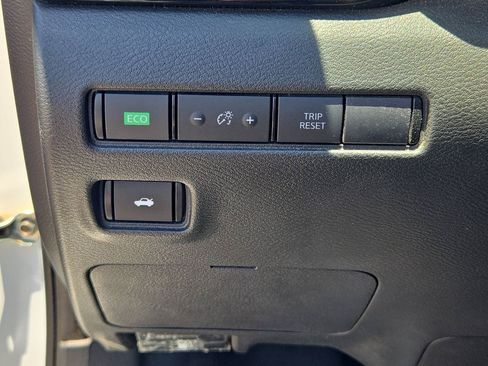 Certified 2024 Nissan Sentra SV FWD image 25