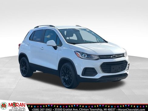 Certified 2022 Chevrolet Trax LT w/ Driver Confidence Package image 8