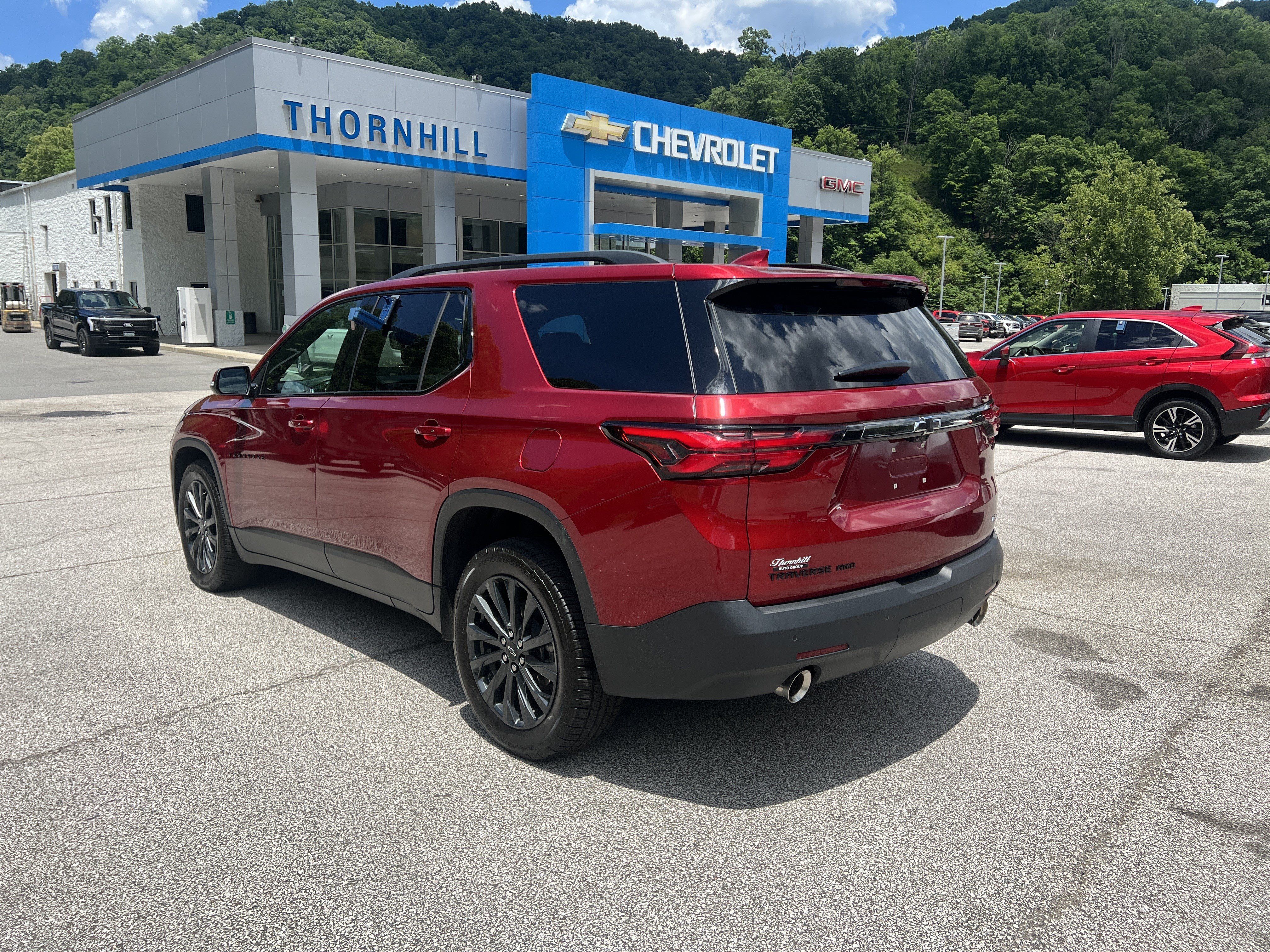 Used 2023 Chevrolet Traverse RS w/ LPO, Floor Liner Package AWD/4WD image 5