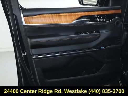 Used 2022 Jeep Grand Wagoneer Series III AWD/4WD image 19