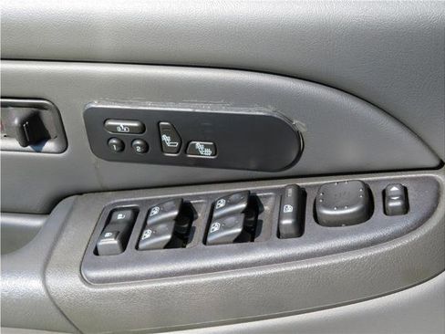 Used 2005 Chevrolet Silverado 2500 LT w/ Heavy-Duty Power Package AWD/4WD image 11