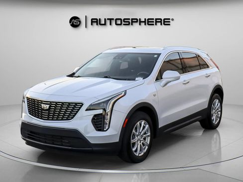 Used 2022 Cadillac XT4 Luxury w/ Cold Weather Package image 4
