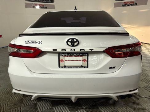 Used 2019 Toyota Camry SE image 4