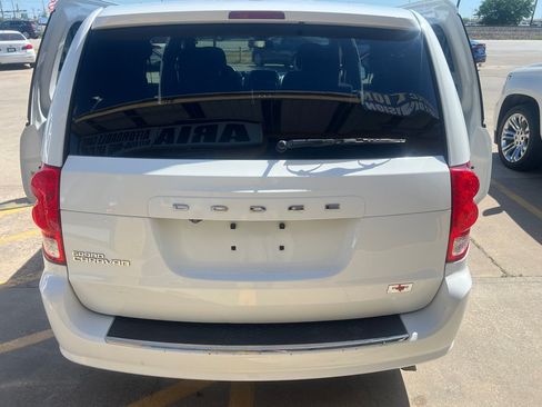 Used 2020 Dodge Grand Caravan SE FWD image 5