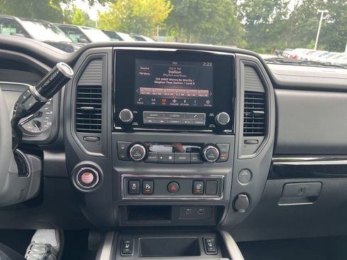 Used 2024 Nissan Titan SV w/ SV Convenience Package image 13