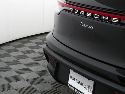 Used 2026 Porsche Macan AWD/4WD image 38