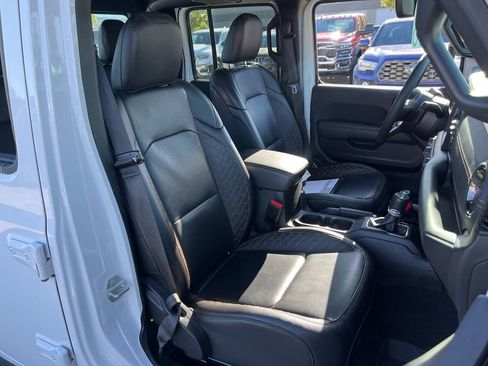 Certified 2023 Jeep Gladiator Overland AWD/4WD image 18