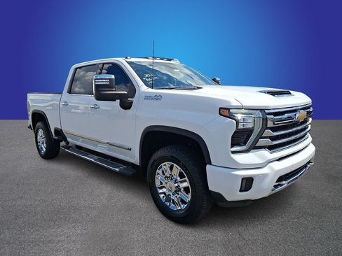 Used 2024 Chevrolet Silverado 2500 High Country w/ Technology Package AWD/4WD image 3