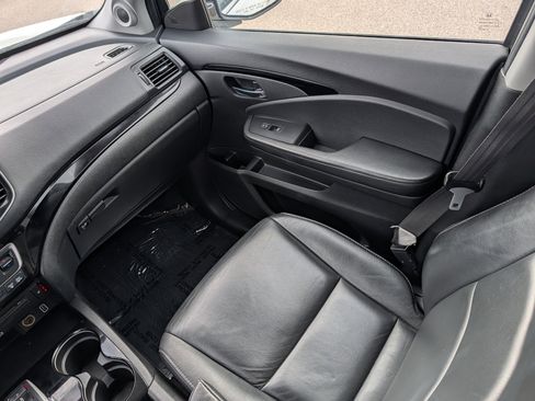 Used 2019 Honda Pilot Touring image 11