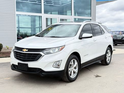 Used 2018 Chevrolet Equinox LT w/ Sun & Infotainment Package AWD/4WD image 2