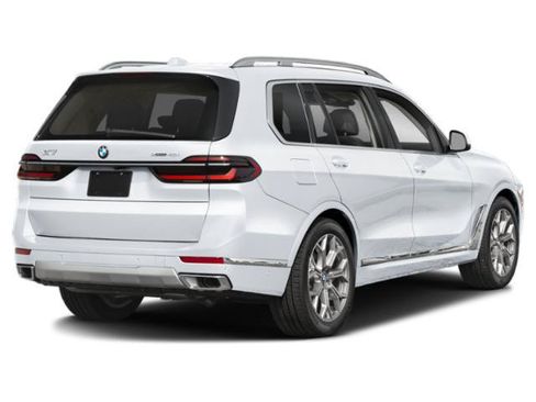 Used 2025 BMW X7 xDrive40i w/ M Sport Package AWD/4WD image 2