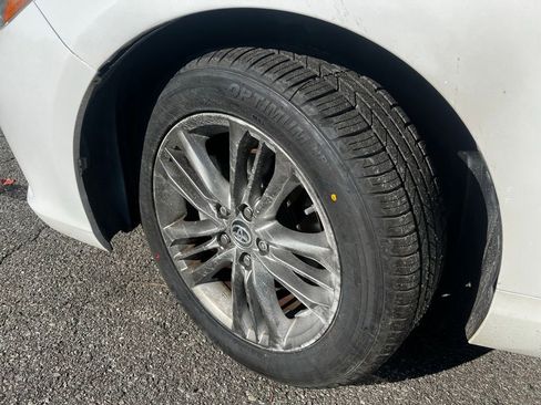 Used 2016 Toyota Camry SE image 39