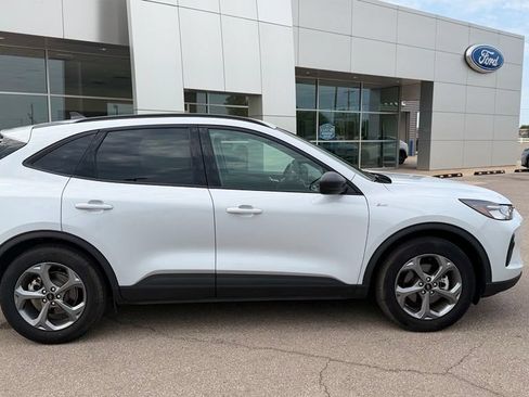 Used 2025 Ford Escape ST-Line FWD image 4