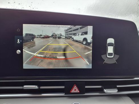 Used 2022 Hyundai Elantra Limited image 7