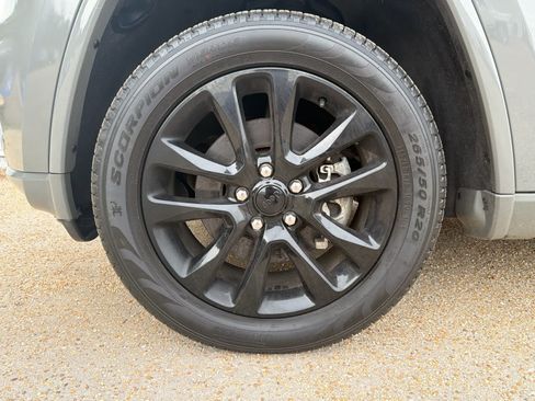 Used 2022 Jeep Grand Cherokee Laredo X AWD/4WD image 10