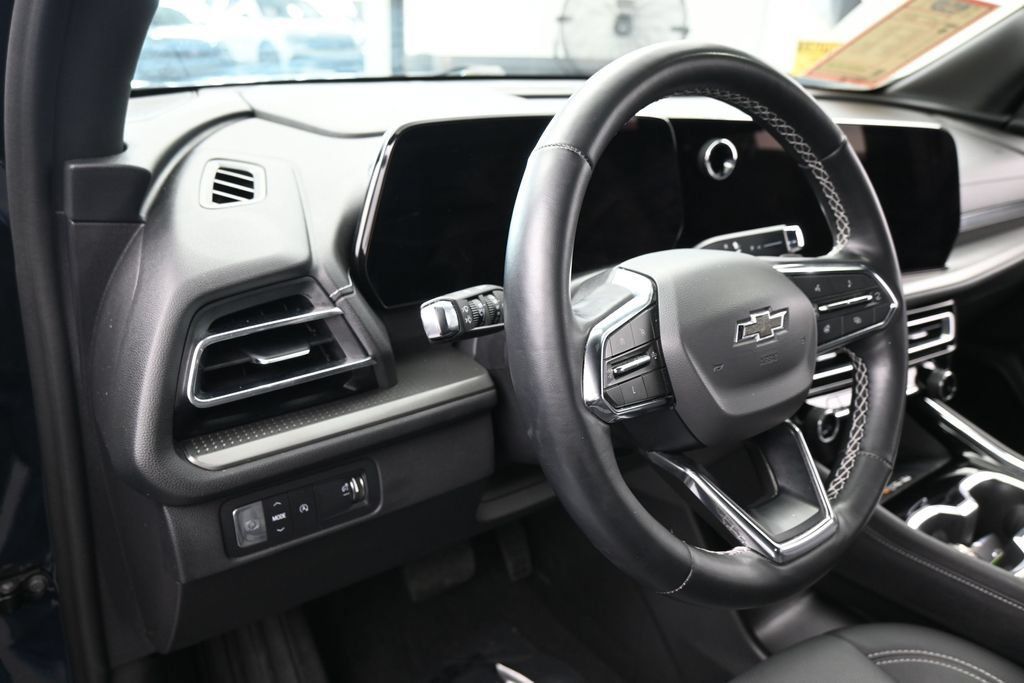 Used 2024 Chevrolet Traverse LT w/ Midnight/Sport Edition FWD image 15