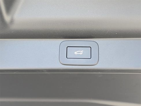 Certified 2024 Land Rover Range Rover SE image 13