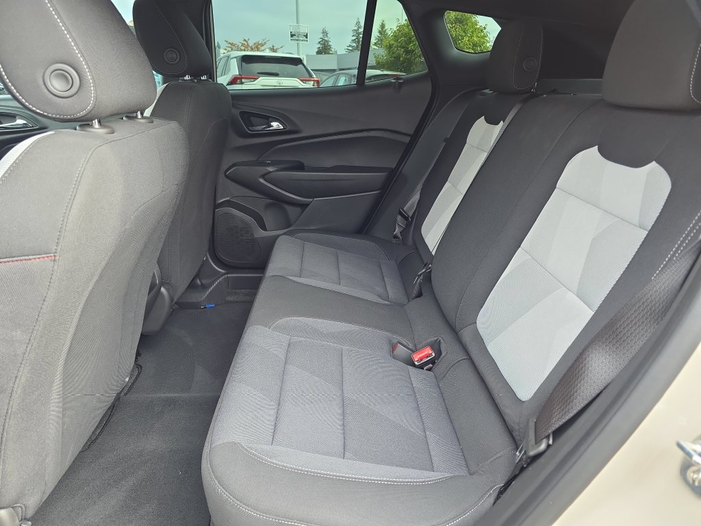 Used 2026 Chevrolet Trax RS FWD image 9