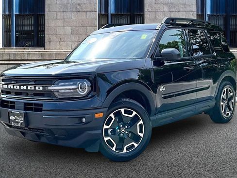 Used 2023 Ford Bronco Sport Outer Banks w/ Tech Package AWD/4WD image 2