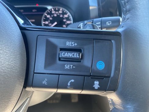 Used 2022 Nissan Pathfinder SL image 17