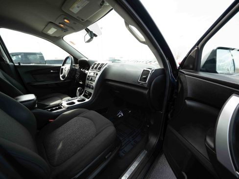 Used 2011 GMC Acadia SLE image 25