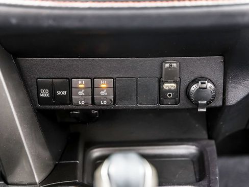 Used 2018 Toyota RAV4 SE w/ Power Extra Value Package FWD image 23