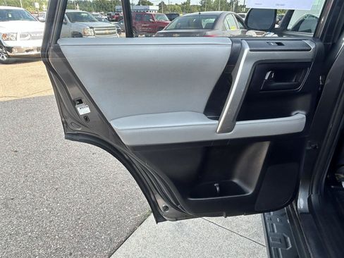 Used 2011 Toyota 4Runner Limited AWD/4WD image 13