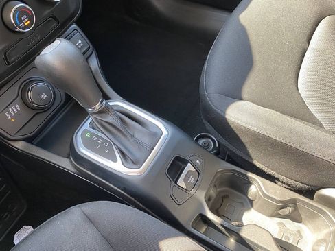 Used 2019 Jeep Renegade Sport w/ Sport Appearance Group AWD/4WD image 30