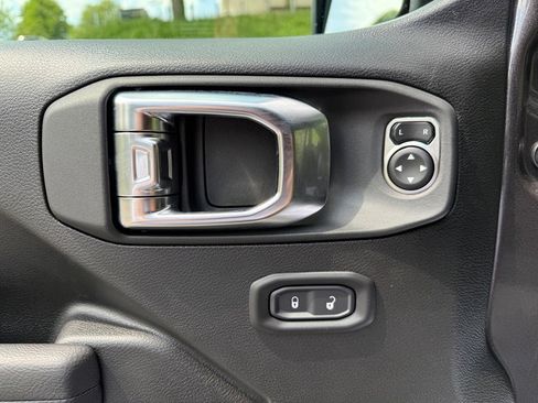 Used 2025 Jeep Wrangler Unlimited Sport image 16