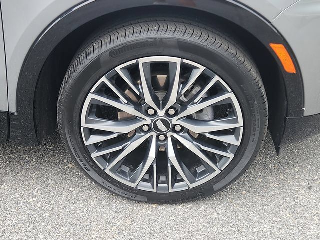 Certified 2024 Cadillac XT4 Sport w/ Technology Package FWD image 8