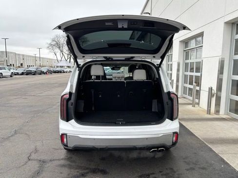 Used 2023 Kia Telluride EX w/ EX Captain's Chair Package image 5