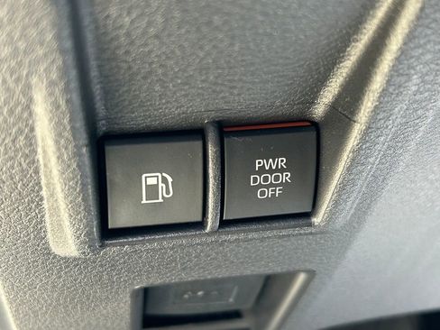 Used 2025 Toyota Sienna Limited AWD/4WD image 30