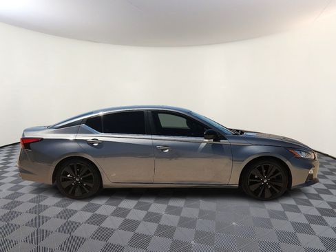 Used 2022 Nissan Altima 2.5 SR FWD image 5
