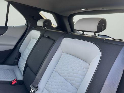 Used 2018 Chevrolet Equinox LT image 27