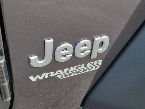 Used 2019 Jeep Wrangler Sport AWD/4WD image 7