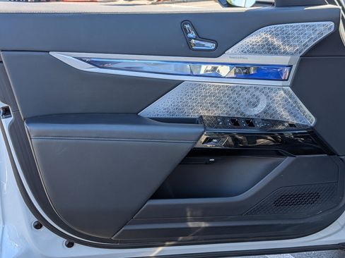 Certified 2023 BMW i7 xDrive60 image 14