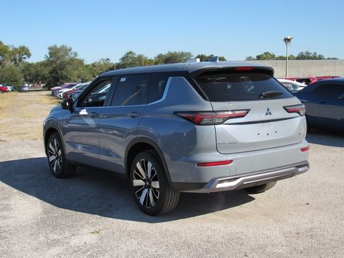 New 2025 Mitsubishi Outlander SE image 5