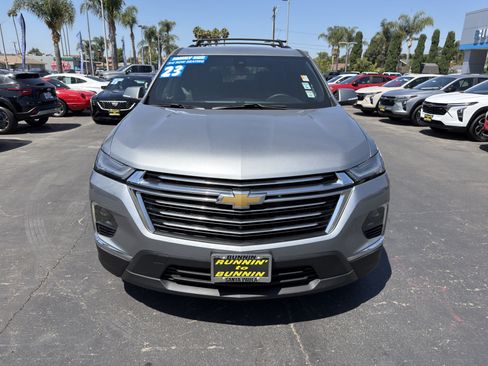 Used 2023 Chevrolet Traverse LT FWD image 3