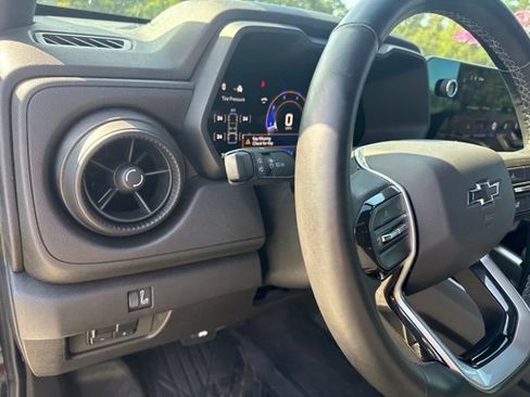 Used 2025 Chevrolet Colorado Trail Boss AWD/4WD image 6