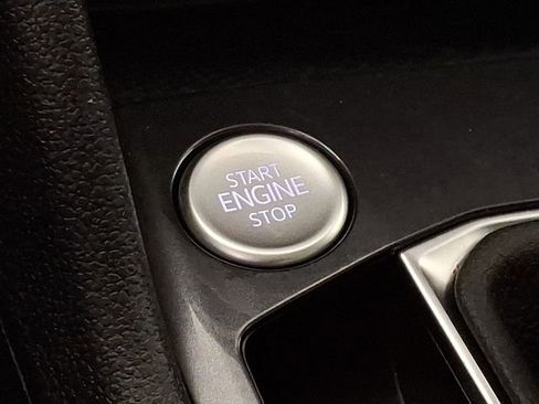 Used 2022 Volkswagen Tiguan SE image 23