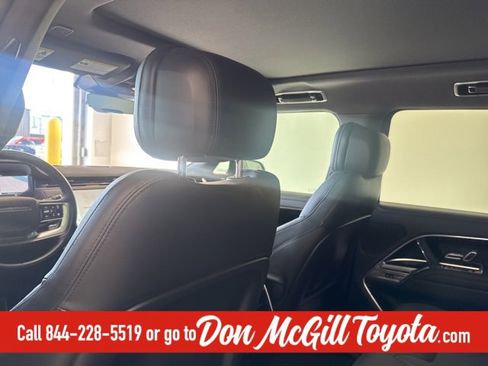 Used 2023 Land Rover Range Rover SE image 12