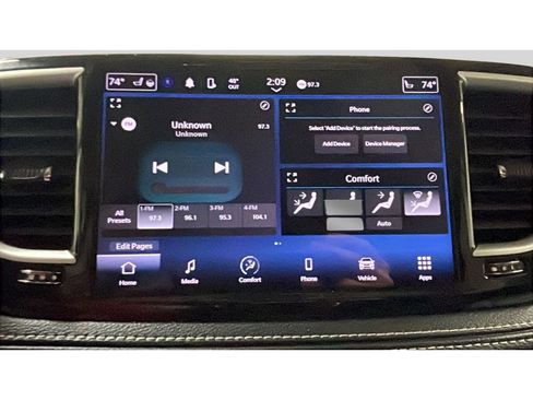 Used 2023 Chrysler Pacifica Touring-L image 12